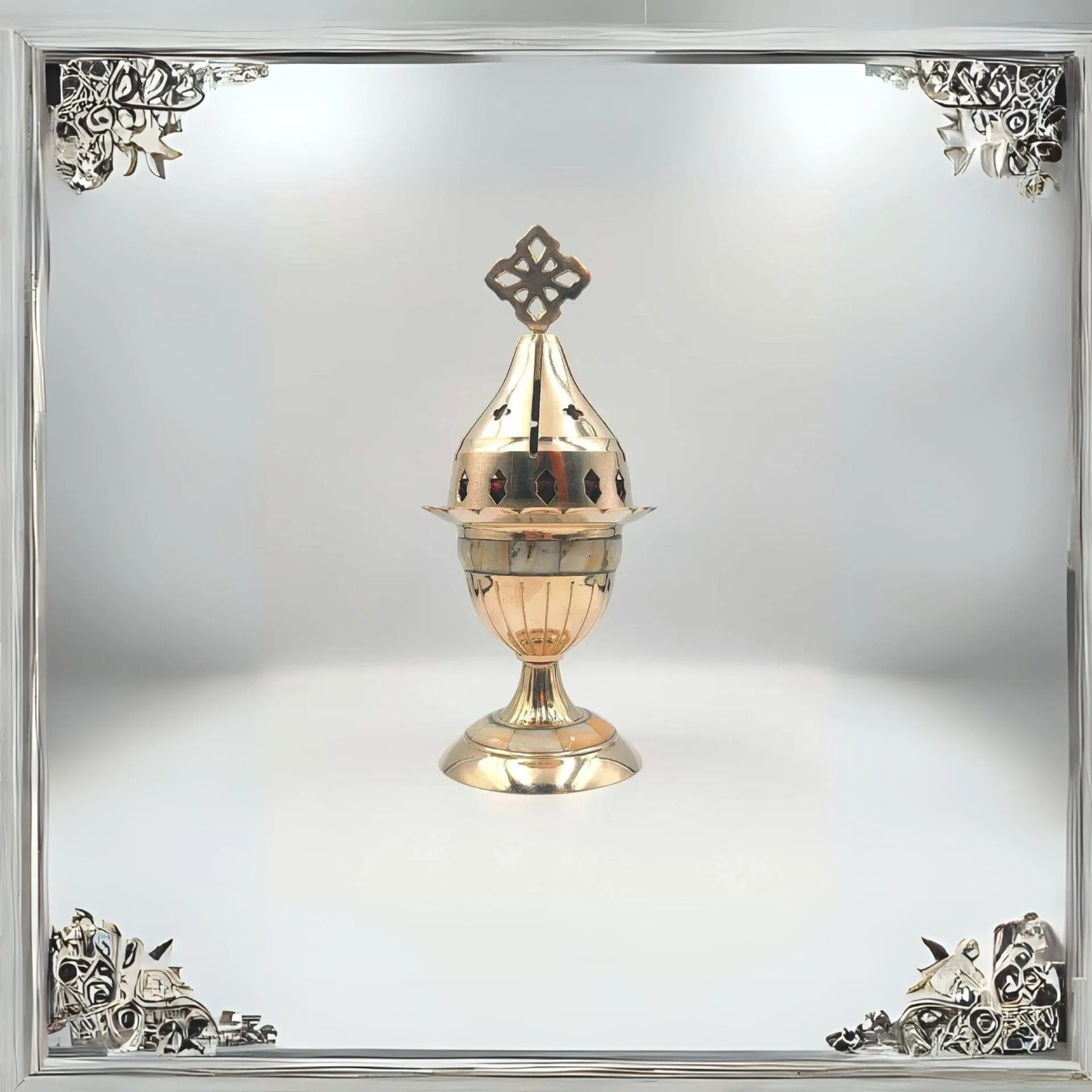 Žalvarinė žvakidė 4301B namų apyvokos reikmuo 21 cm