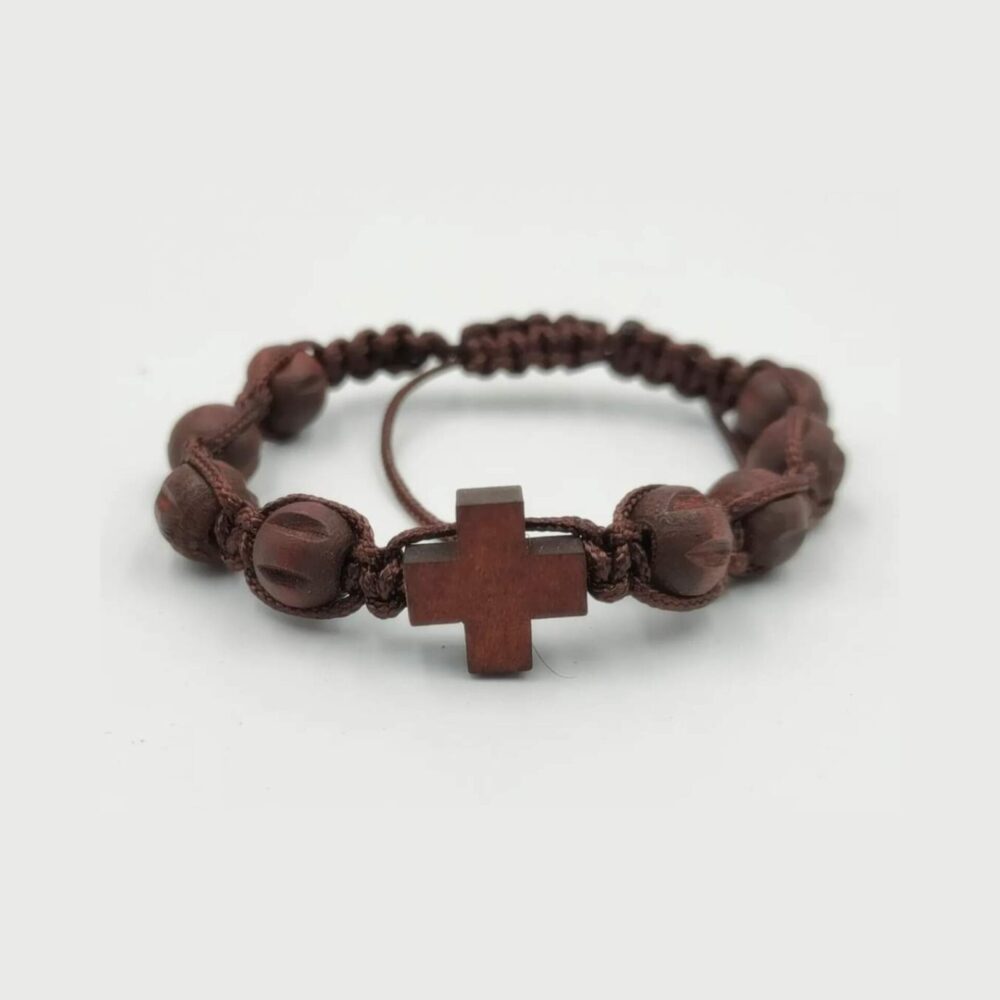 Bracelet avec perles bordeaux et croix 10cm