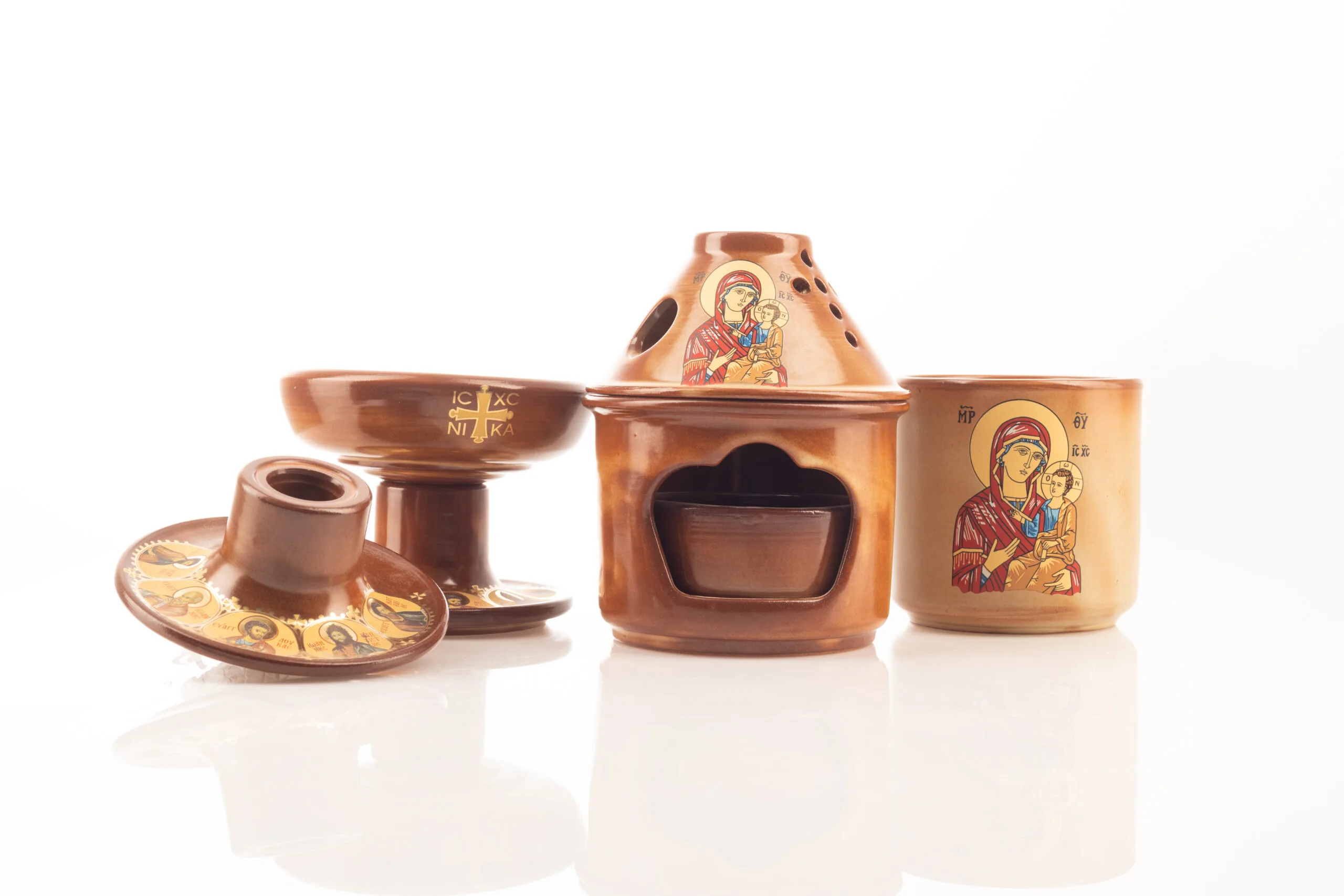 Kompletná sada 4 keramických cirkevných predmetov so zlatou razbou